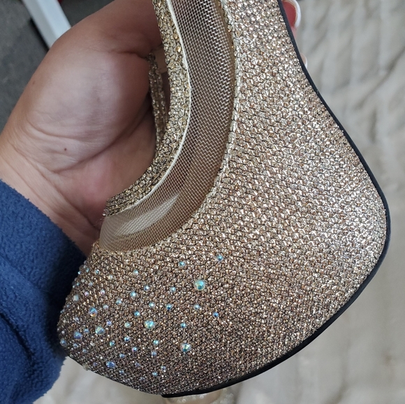 QUIPID~GOLD SPARKLING PLATFORM STILETTOS W/ RHINESTONES ON TOE & MESH ACCENTS! - Picture 14 of 16